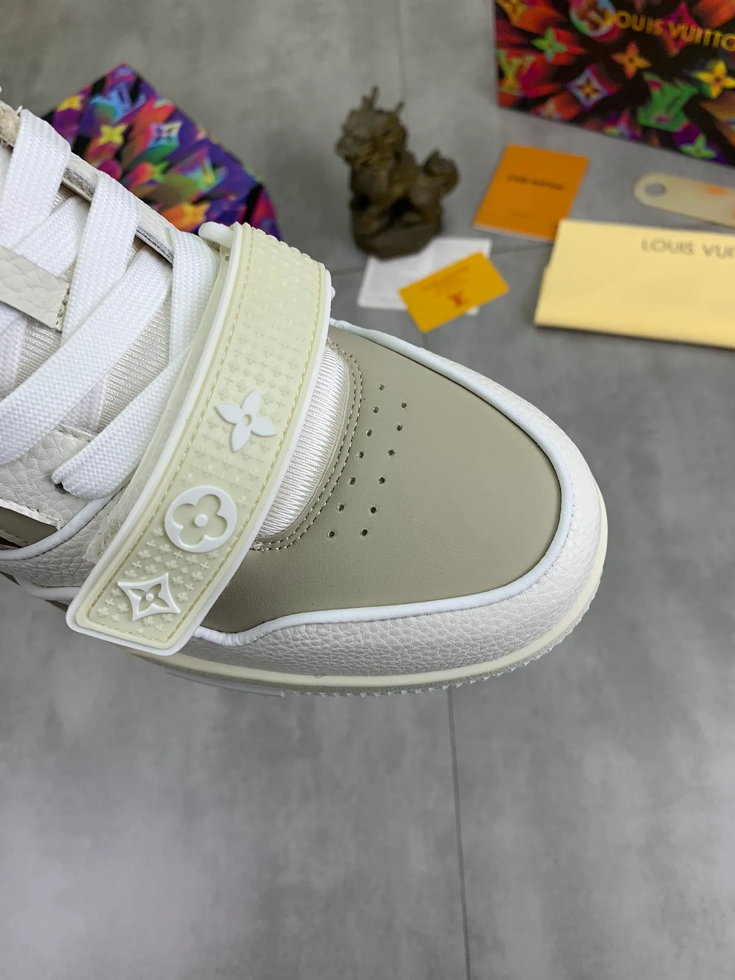 Men's shoes 💰P580 New style 💰💎💎Latest color High version 2025Louis*Vuitto* LV Traine Catwalk TRAINER outsole and fabric private model A shoe that definitely costs a lot of money and effort. This series was designed after the arrival of Vifgil. It is favored by many fans every season. Original TPU outsole Original packaging Men's size: 38-45 (46 can be customized) Color: 3️⃣ colors available (available from stock, super fast delivery)